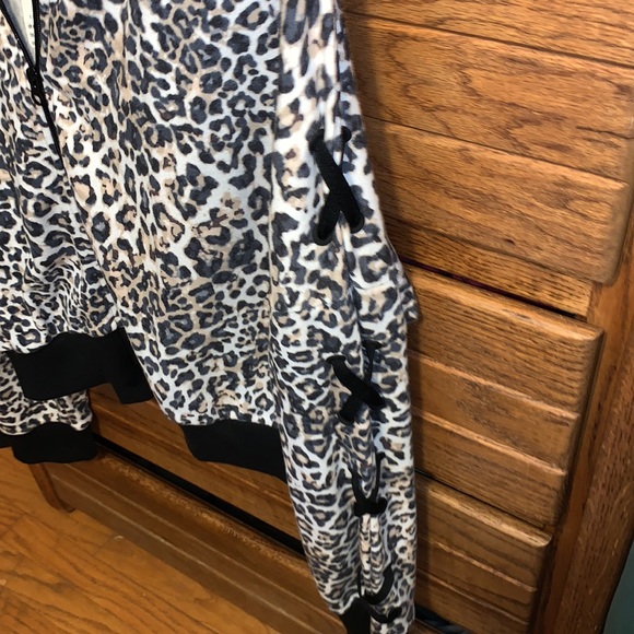 Victoria’s Secret Victoria Sport Cropped Jacket - Picture 4 of 10